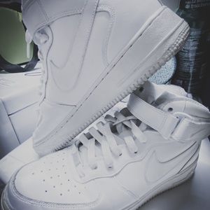 Nike men’s Air Force 1 Mid 07